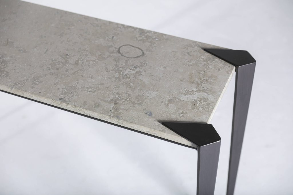 Figura Console