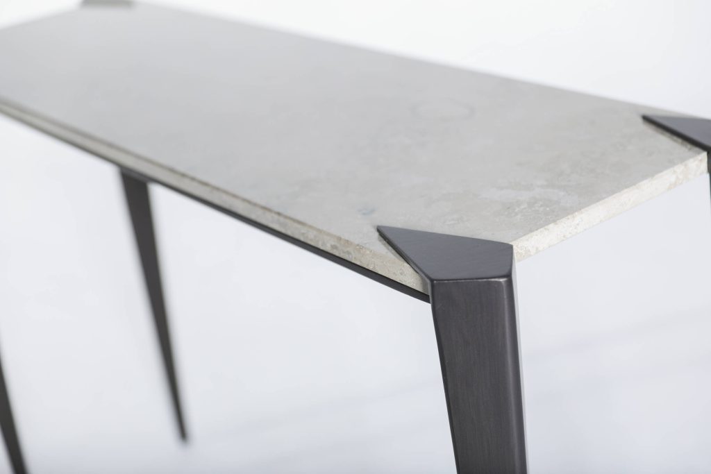 Figura Console