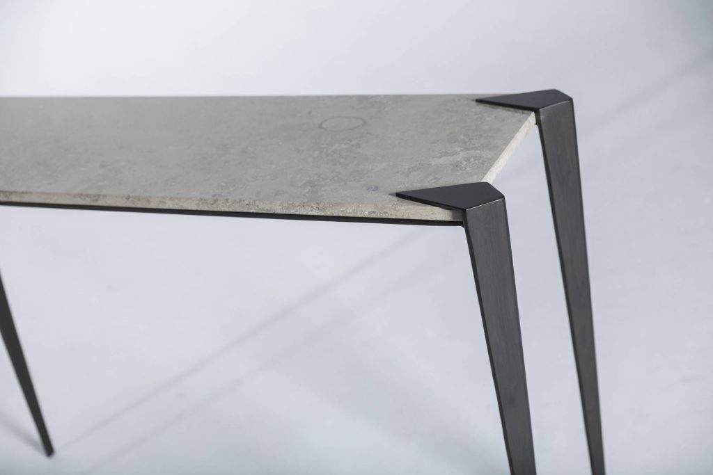 Figura Console