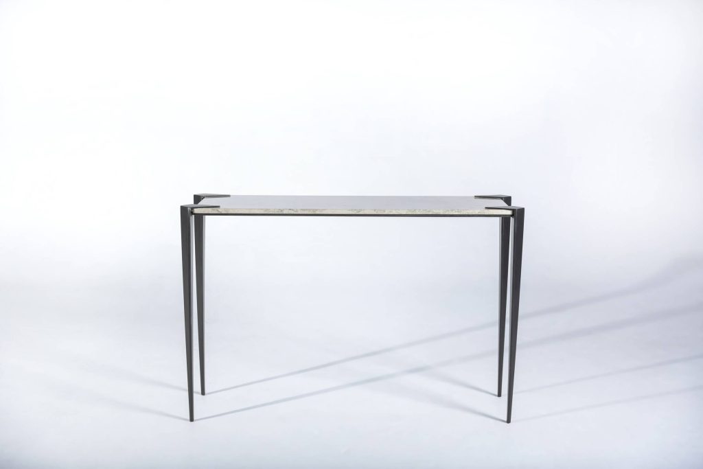 Figura Console